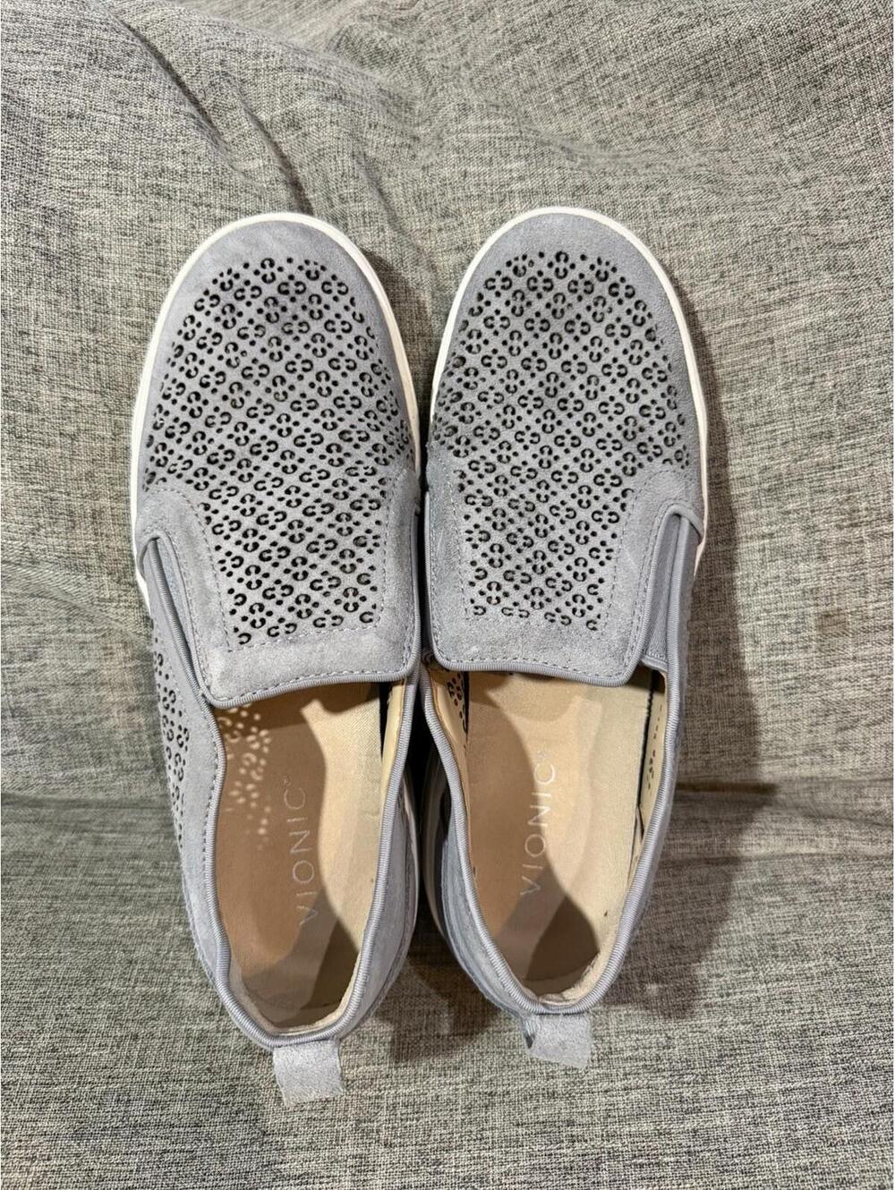 Vionic Kani Slip On Sneaker Womens Size 8 Light Grey Suede Perforated Comfort